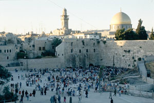 エルサレム神殿の丘に唯一残る壁“嘆きの壁”