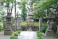 興徳寺 蒲生氏郷の墓