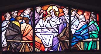 使徒の女王病院内聖堂 ステンドグラス