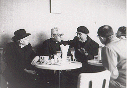 左から創立者、パガニーニ神父、ボアノ神父