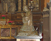 ジャッカルド神父の像