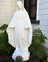 司祭館入り口 無原罪の聖母像