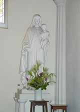 聖堂のマリア像